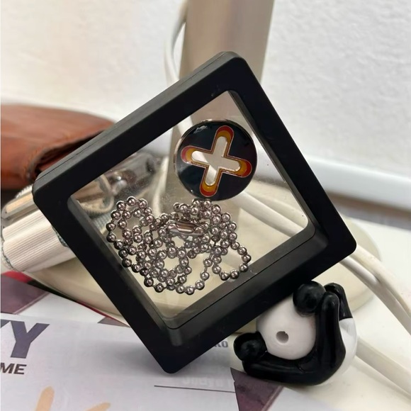 Y2K necklace chain frank ocean
Never worn perfect condition
open to offers - Picture 4 of 4